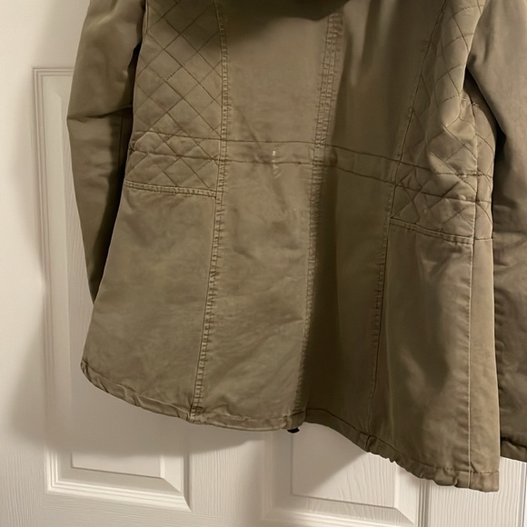 Guess women’s midweight cargo jacket with hood - Picture 7 of 8